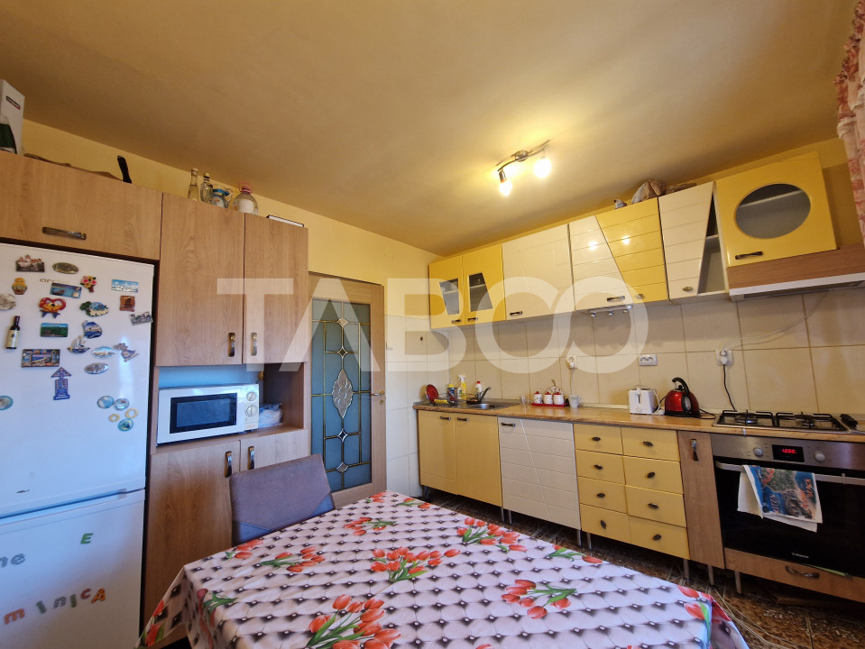 Apartament decomandat de inchiriat 3 camere 2 bai 76mp Terezian Sibiu