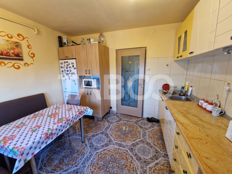 Apartament decomandat de inchiriat 3 camere 2 bai 76mp Terezian Sibiu