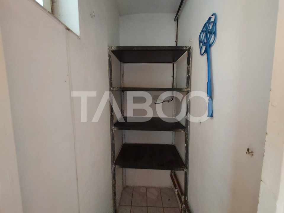 Apartament decomandat de vanzare 2 camere 52 mpu pivnita balcon Sibiu
