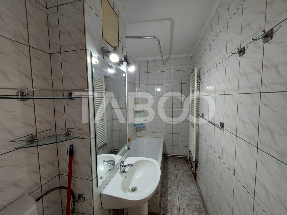 Apartament decomandat de vanzare 2 camere 52 mpu pivnita balcon Sibiu