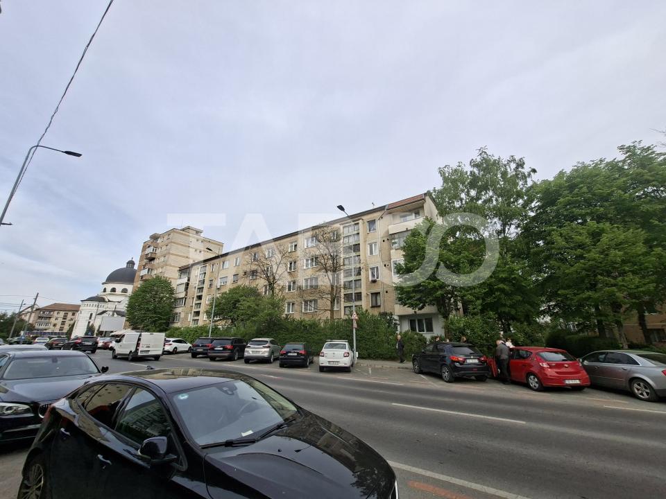 Apartament decomandat de vanzare 2 camere balcon lift Mihai Viteazul 