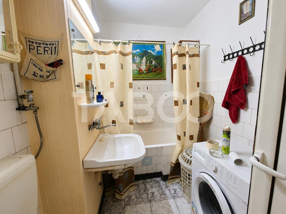 Apartament decomandat de vanzare 2 camere balcon pivnita
