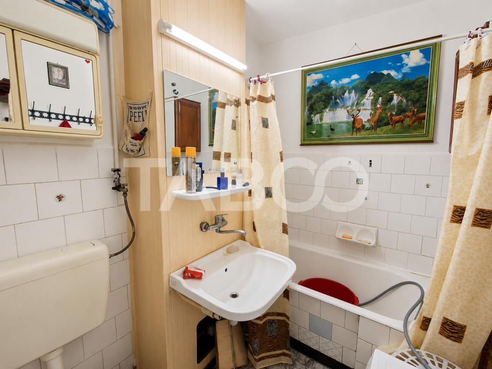 Apartament decomandat de vanzare 2 camere balcon pivnita