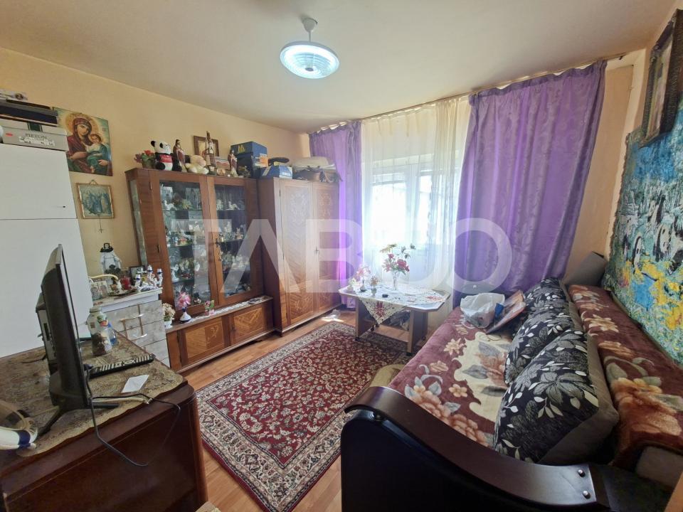 Apartament decomandat de vanzare 2 camere balcon pivnita