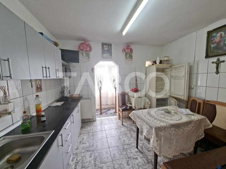 Apartament decomandat de vanzare 2 camere balcon pivnita