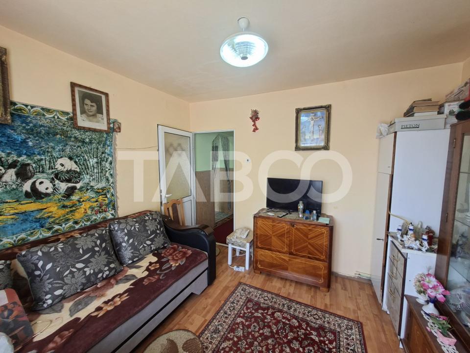 Apartament decomandat de vanzare 2 camere balcon pivnita
