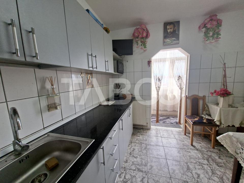 Apartament decomandat de vanzare 2 camere balcon pivnita