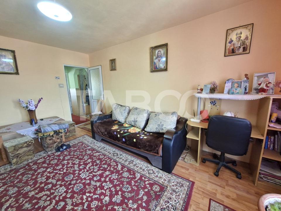 Apartament decomandat de vanzare 2 camere balcon pivnita