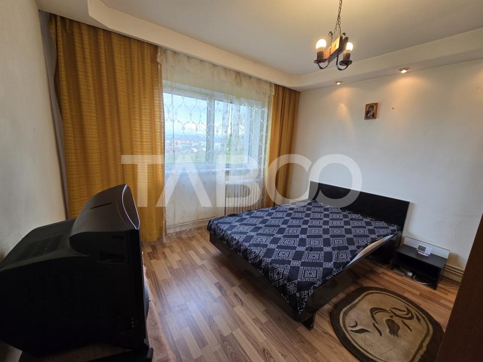 Apartament decomandat de vanzare 2 camere boxa pivnita Vasile Aaron