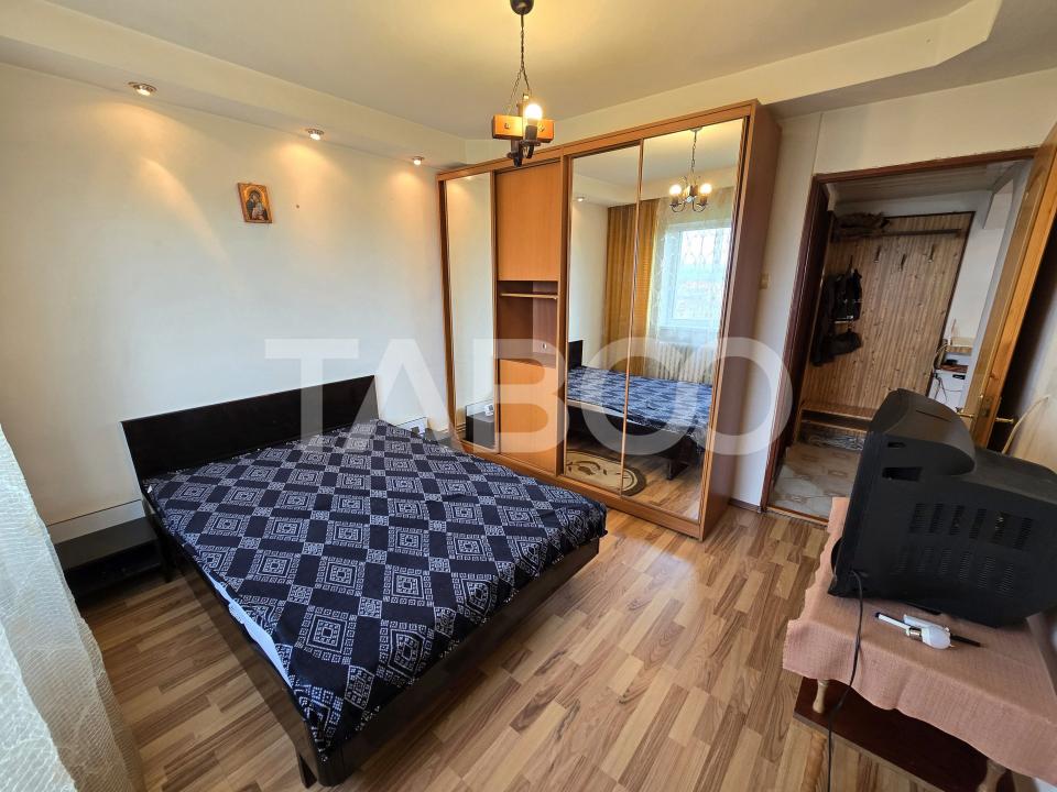 Apartament decomandat de vanzare 2 camere boxa pivnita Vasile Aaron