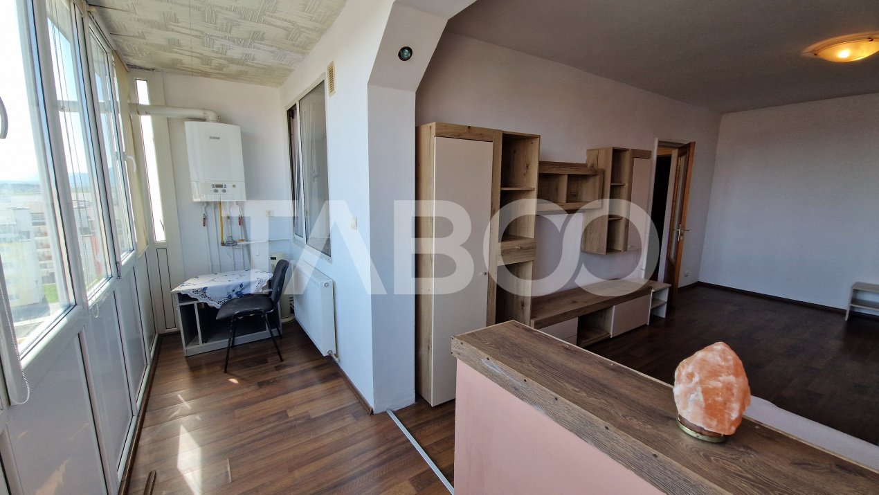 Apartament decomandat de vanzare 2 camere cu balcon bloc cu lift