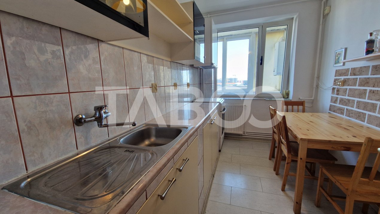 Apartament decomandat de vanzare 2 camere cu balcon bloc cu lift