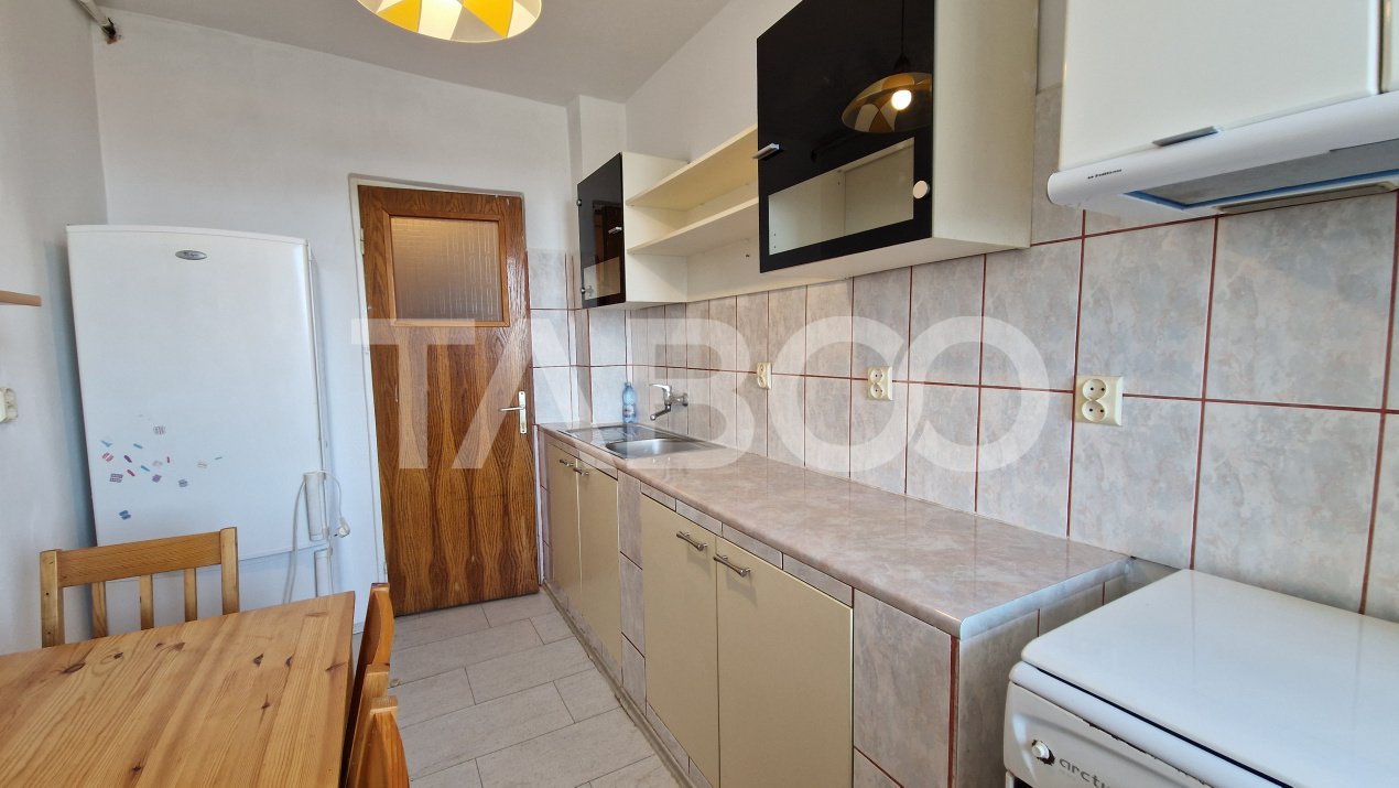 Apartament decomandat de vanzare 2 camere cu balcon bloc cu lift