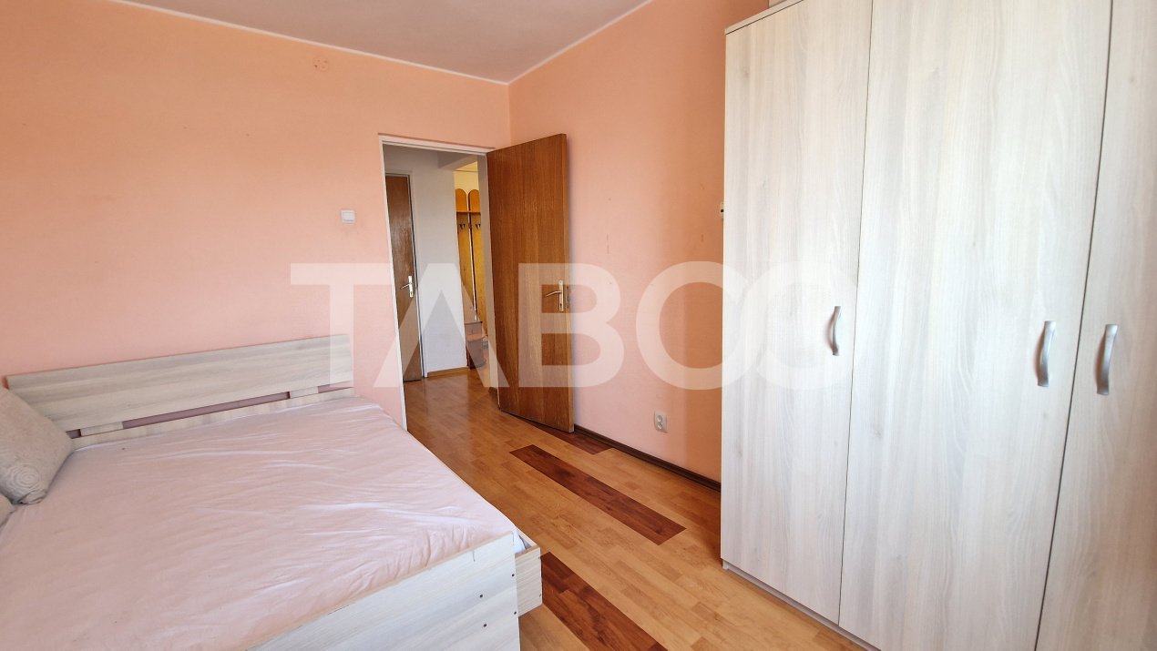 Apartament decomandat de vanzare 2 camere cu balcon bloc cu lift