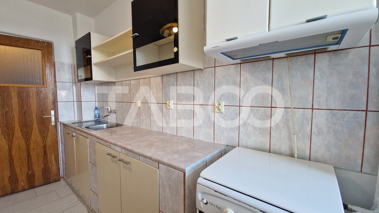 Apartament decomandat de vanzare 2 camere cu balcon bloc cu lift