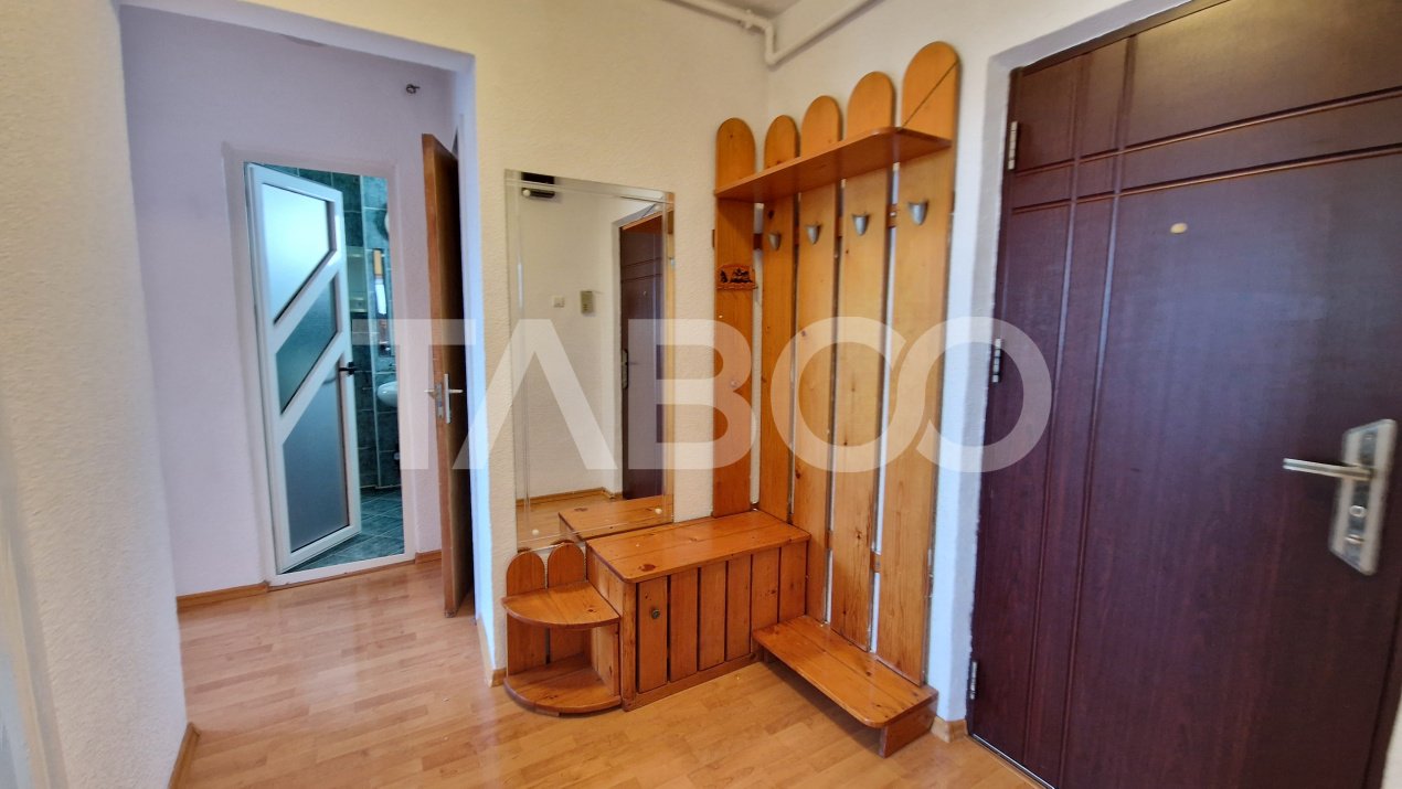 Apartament decomandat de vanzare 2 camere cu balcon bloc cu lift