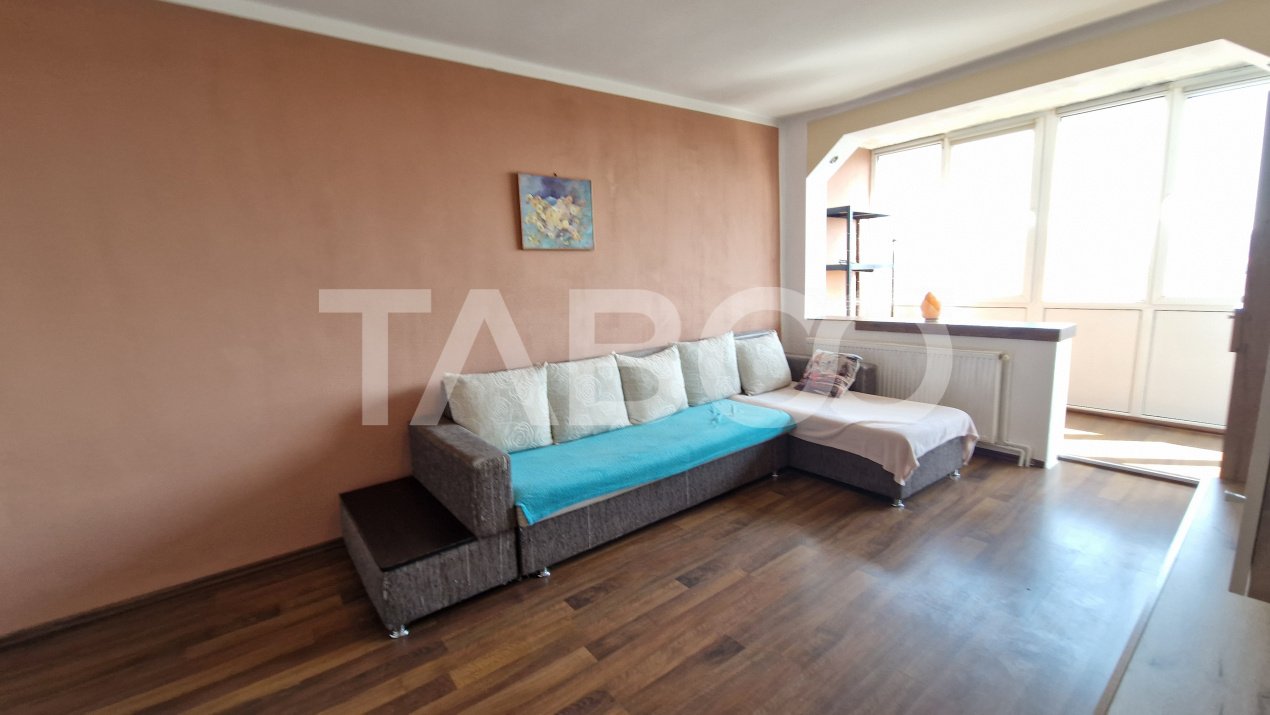Apartament decomandat de vanzare 2 camere cu balcon bloc cu lift