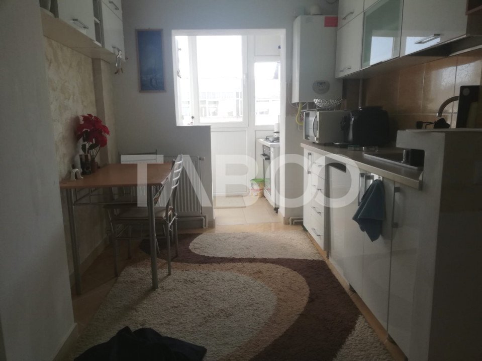 Apartament decomandat de vanzare 2 camere cu balcon si pivnita