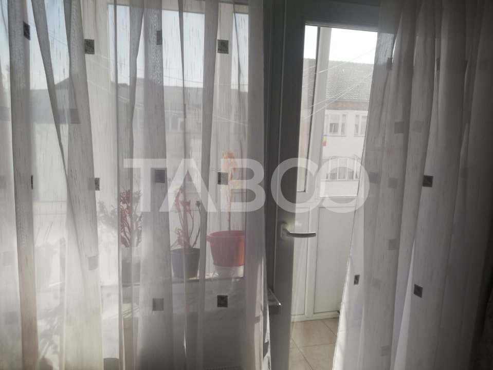Apartament decomandat de vanzare 2 camere cu balcon si pivnita