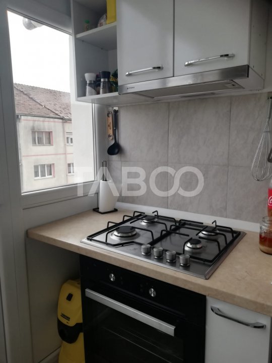 Apartament decomandat de vanzare 2 camere cu balcon si pivnita