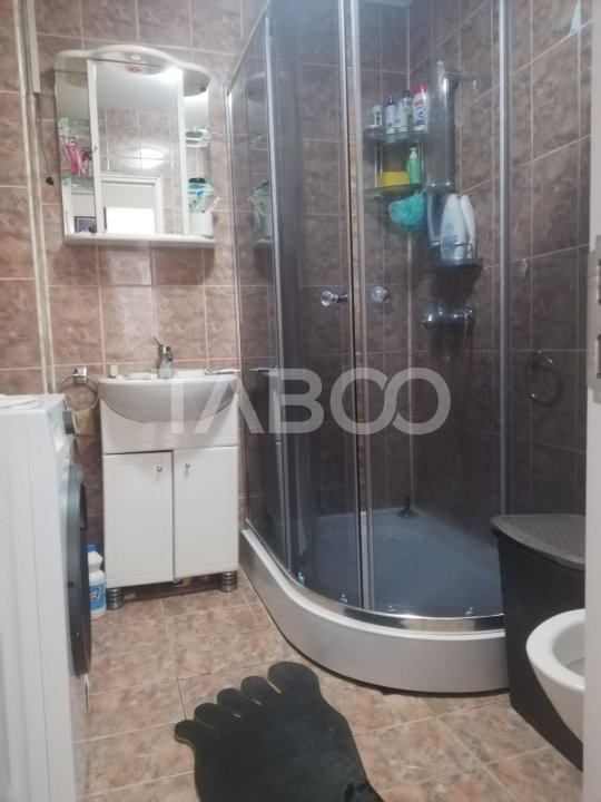 Apartament decomandat de vanzare 2 camere cu balcon si pivnita
