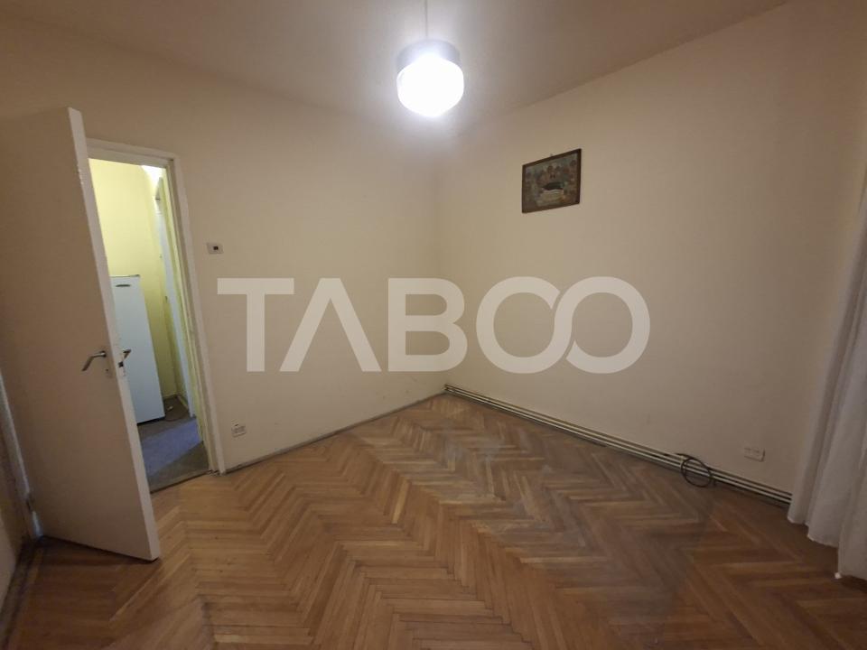 Apartament decomandat de vanzare 2 camere etaj 1 Calea Dumbravii