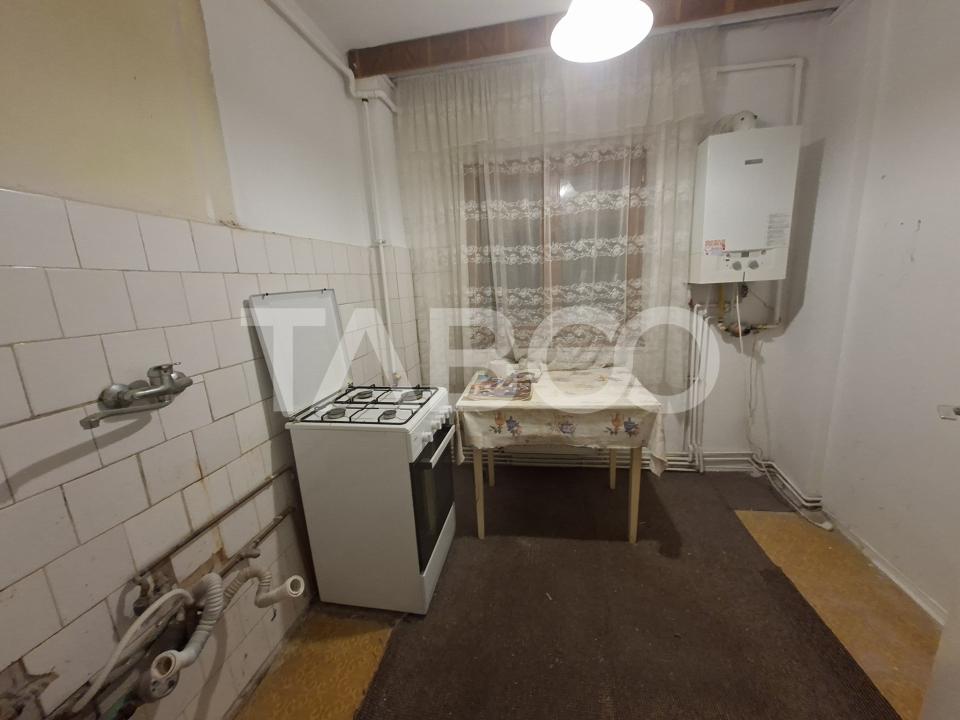 Apartament decomandat de vanzare 2 camere etaj 1 Calea Dumbravii