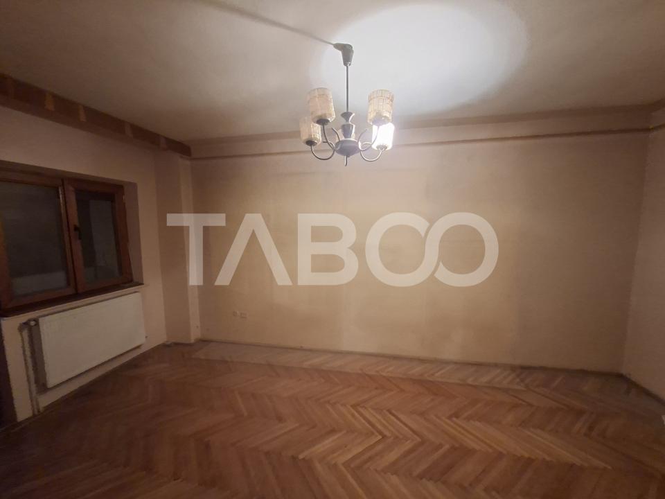 Apartament decomandat de vanzare 2 camere etaj 1 Calea Dumbravii