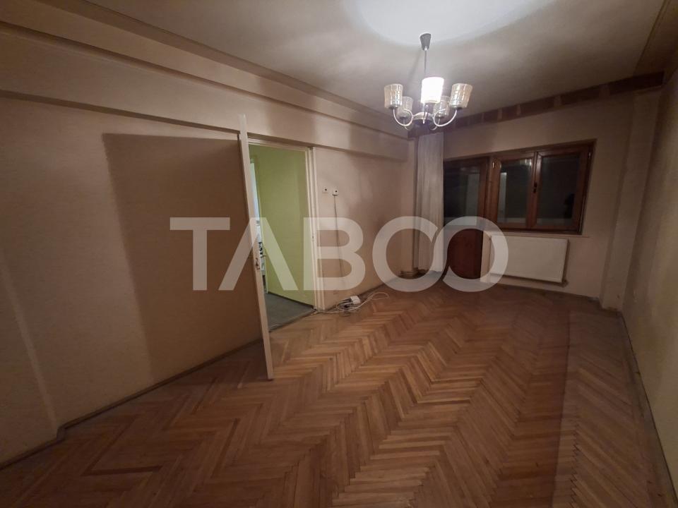Apartament decomandat de vanzare 2 camere etaj 1 Calea Dumbravii
