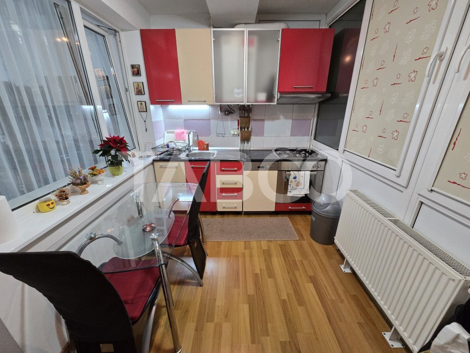 Apartament decomandat de vanzare 2 camere parcare etajul 1 Siretului
