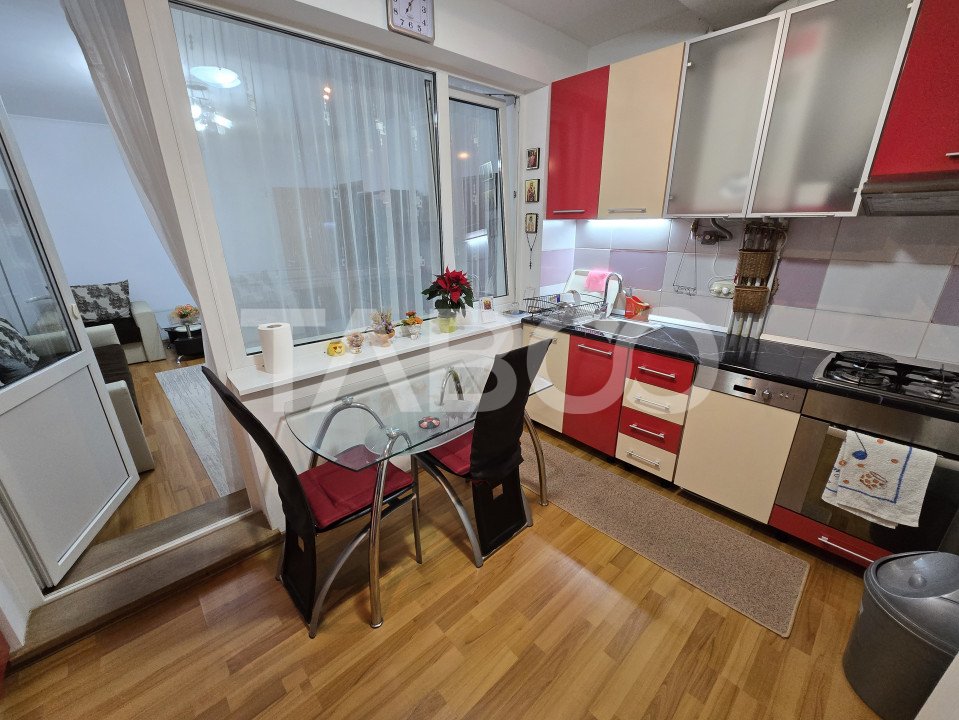 Apartament decomandat de vanzare 2 camere parcare etajul 1 Siretului