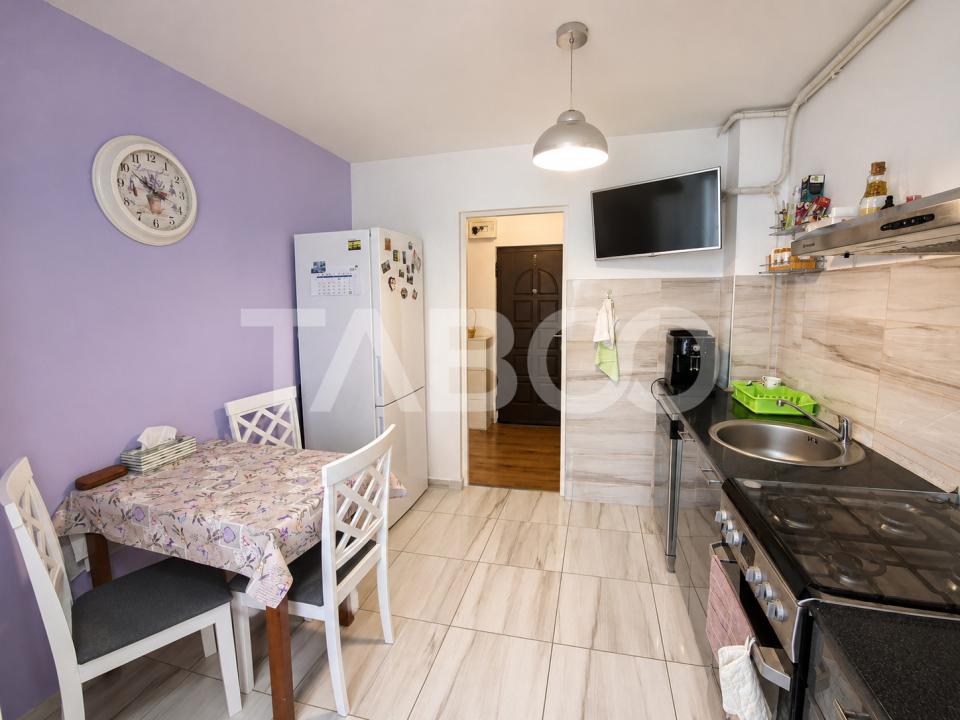 Apartament decomandat de vanzare 2 camere pivnita 2 balcoane