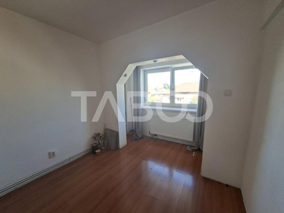 Apartament decomandat de vanzare 2 camere Strand etaj 4 acoperis