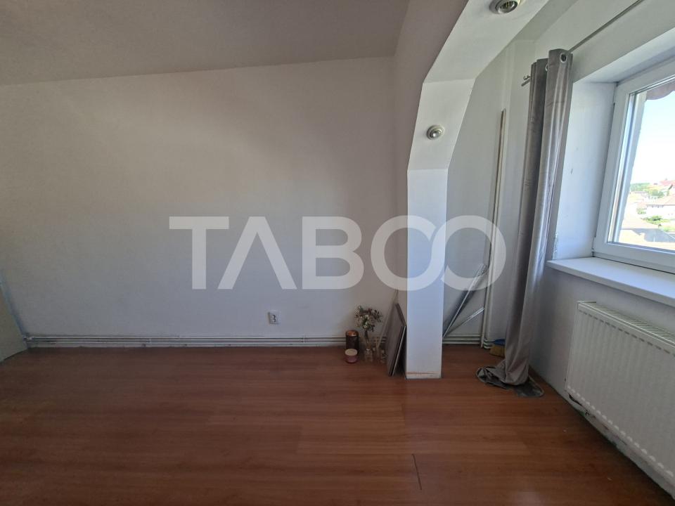 Apartament decomandat de vanzare 2 camere Strand etaj 4 acoperis
