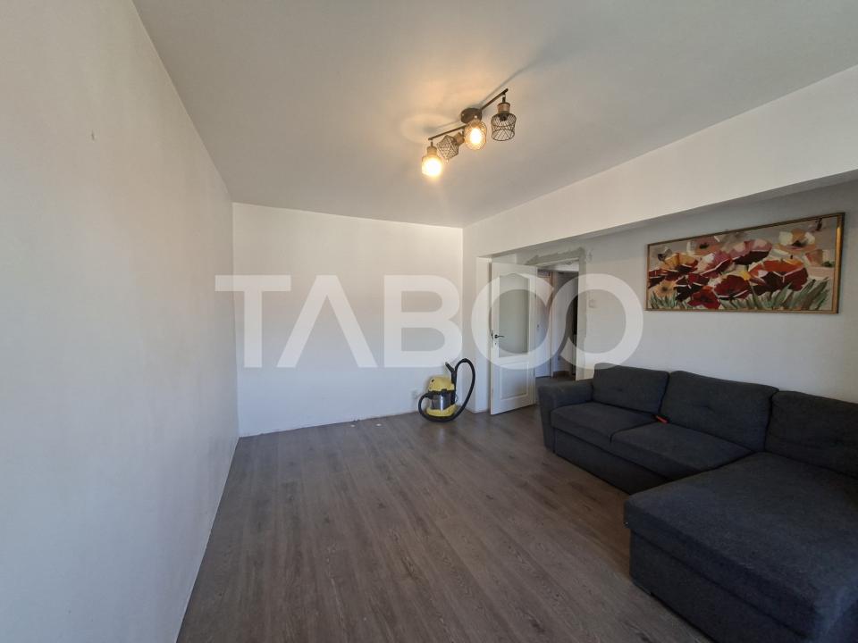 Apartament decomandat de vanzare 2 camere Strand etaj 4 acoperis