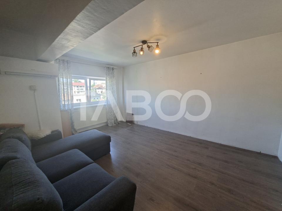 Apartament decomandat de vanzare 2 camere Strand etaj 4 acoperis