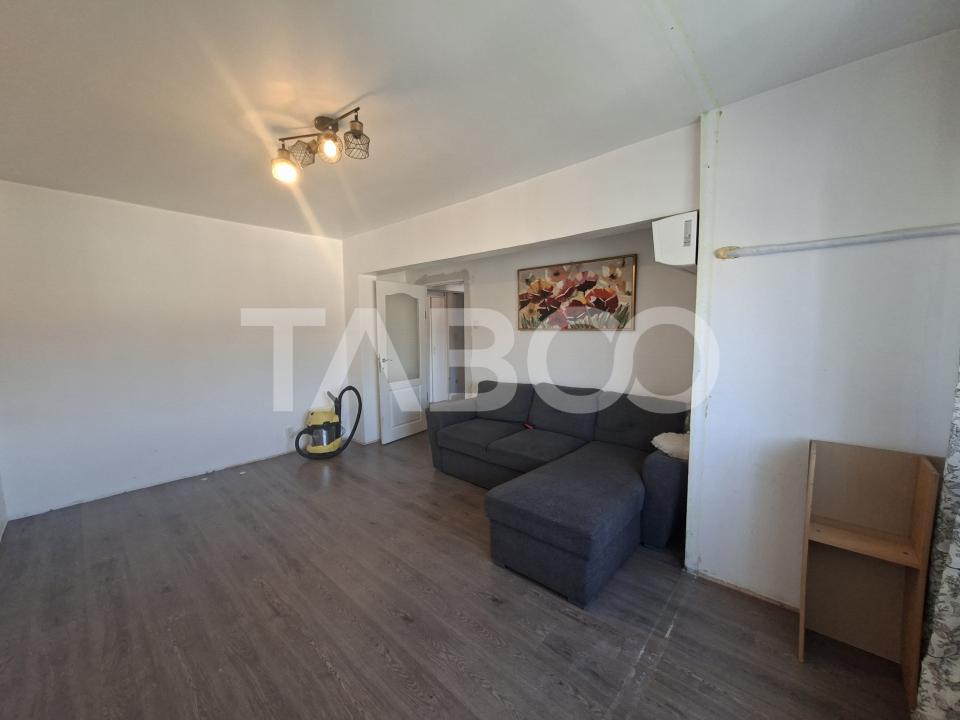 Apartament decomandat de vanzare 2 camere Strand etaj 4 acoperis