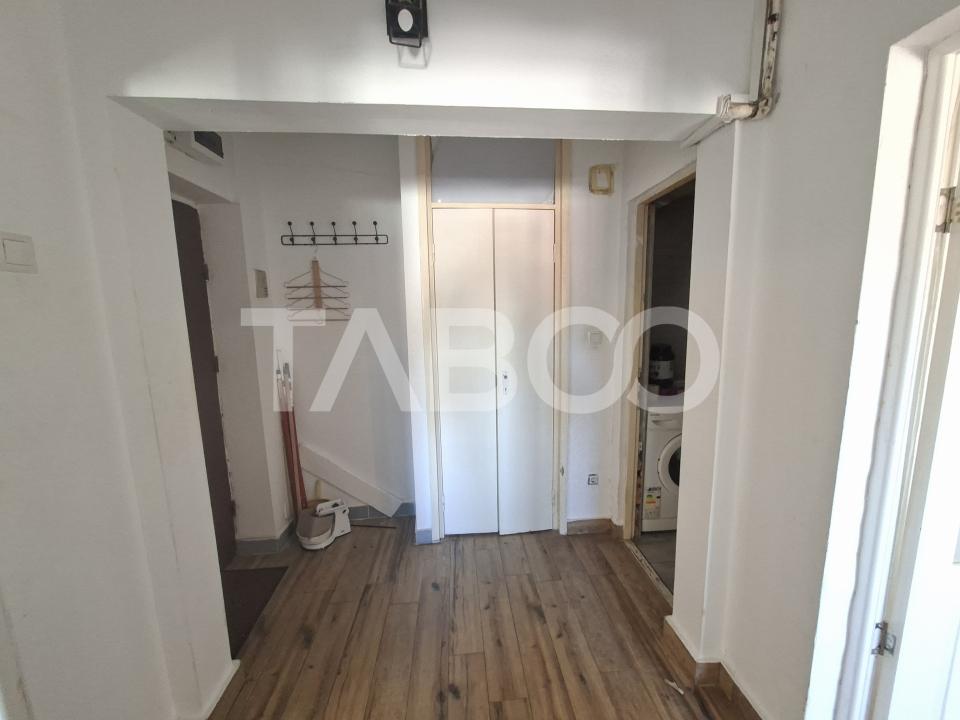Apartament decomandat de vanzare 2 camere Strand etaj 4 acoperis