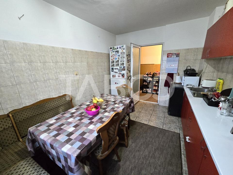 Apartament decomandat de vanzare 3 camere 2 bai pivnita Turnisor Sibiu