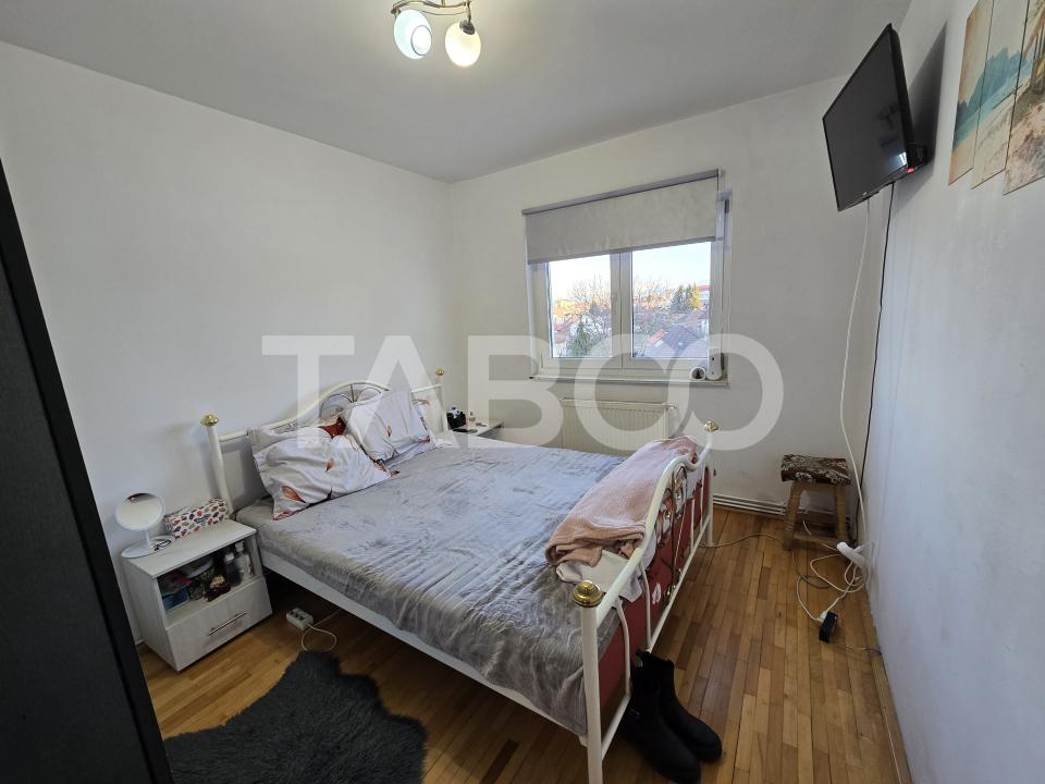 Apartament decomandat de vanzare 3 camere 2 bai pivnita Turnisor Sibiu