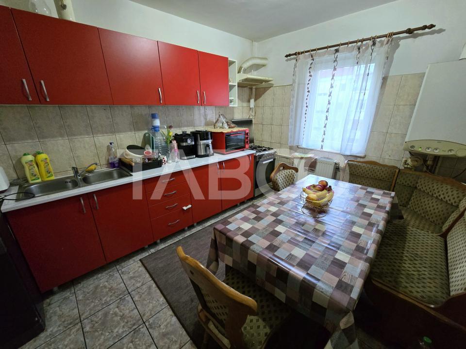 Apartament decomandat de vanzare 3 camere 2 bai pivnita Turnisor Sibiu