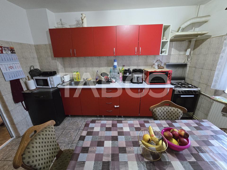 Apartament decomandat de vanzare 3 camere 2 bai pivnita Turnisor Sibiu