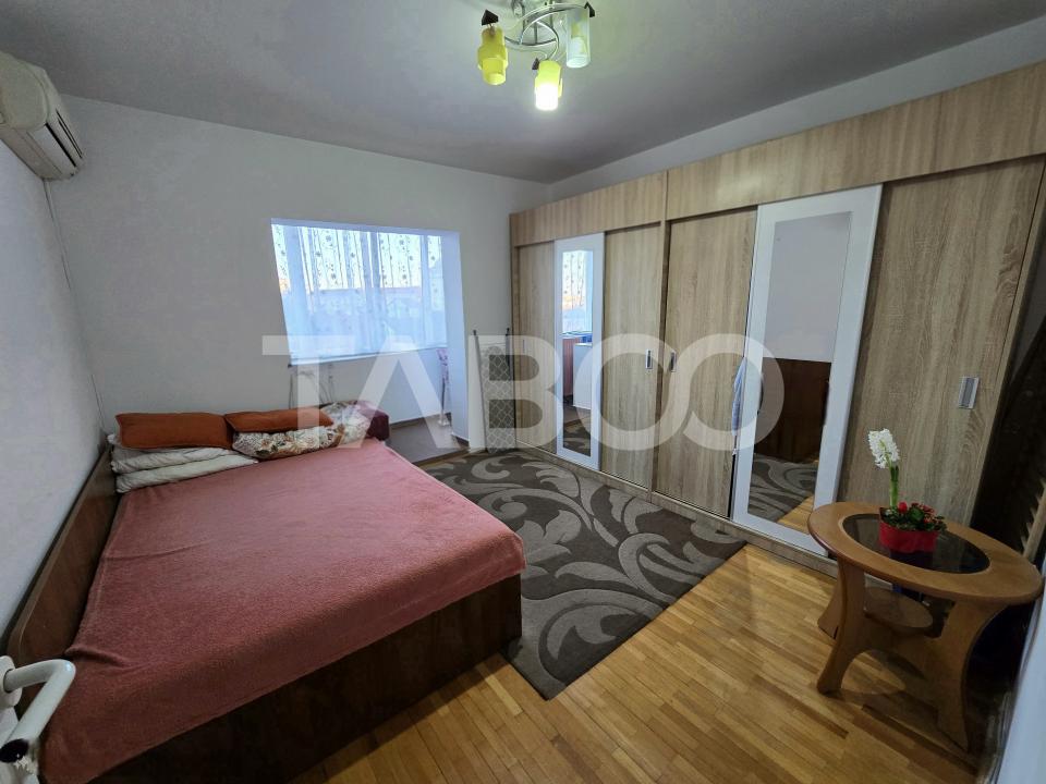 Apartament decomandat de vanzare 3 camere 2 bai pivnita Turnisor Sibiu in Sibiu - Iasomiei