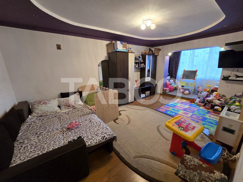 Apartament decomandat de vanzare 3 camere 2 bai pivnita Turnisor Sibiu