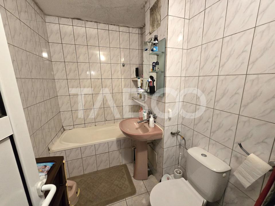 Apartament decomandat de vanzare 3 camere 2 bai pivnita Turnisor Sibiu