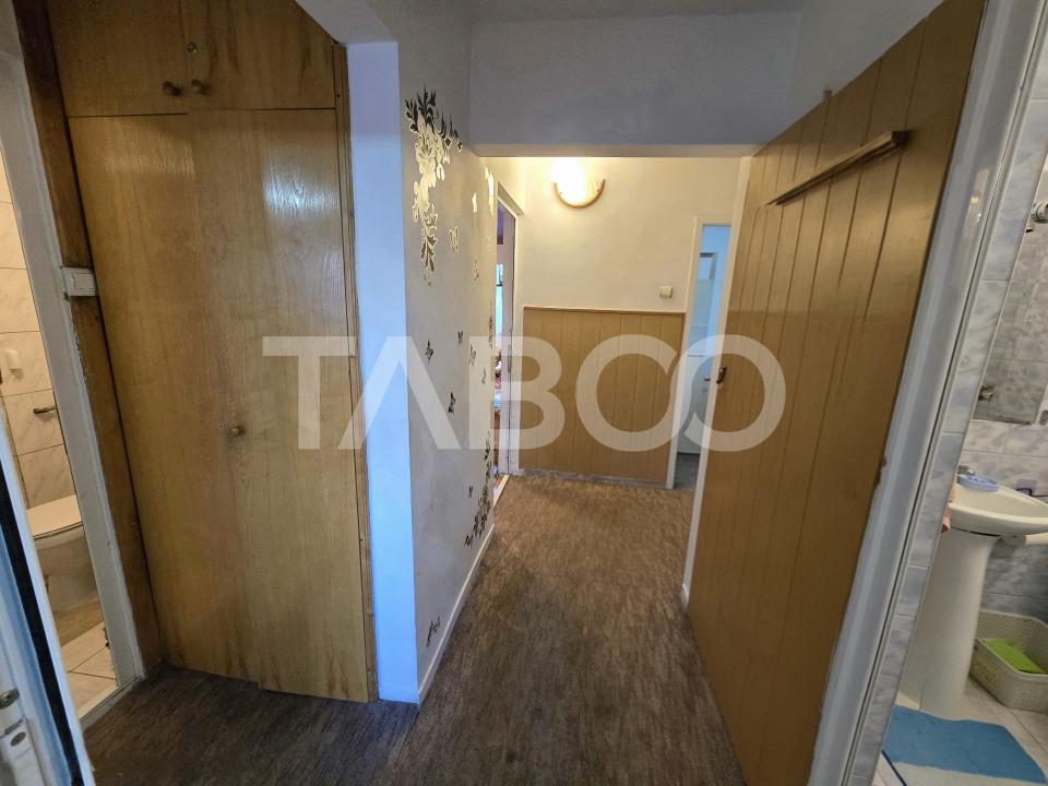 Apartament decomandat de vanzare 3 camere 2 bai pivnita Turnisor Sibiu