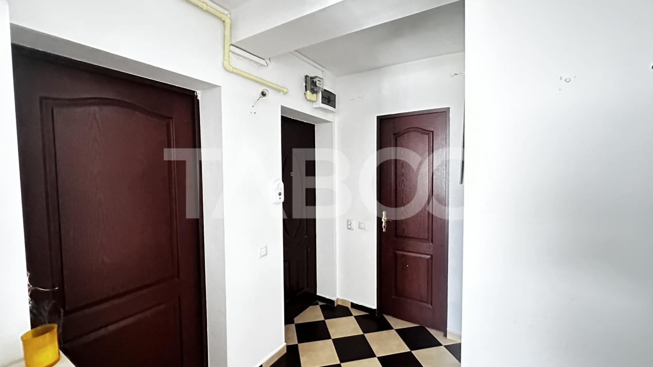 Apartament decomandat de vanzare 3 camere 50 mpu cu balcon Cisnadie