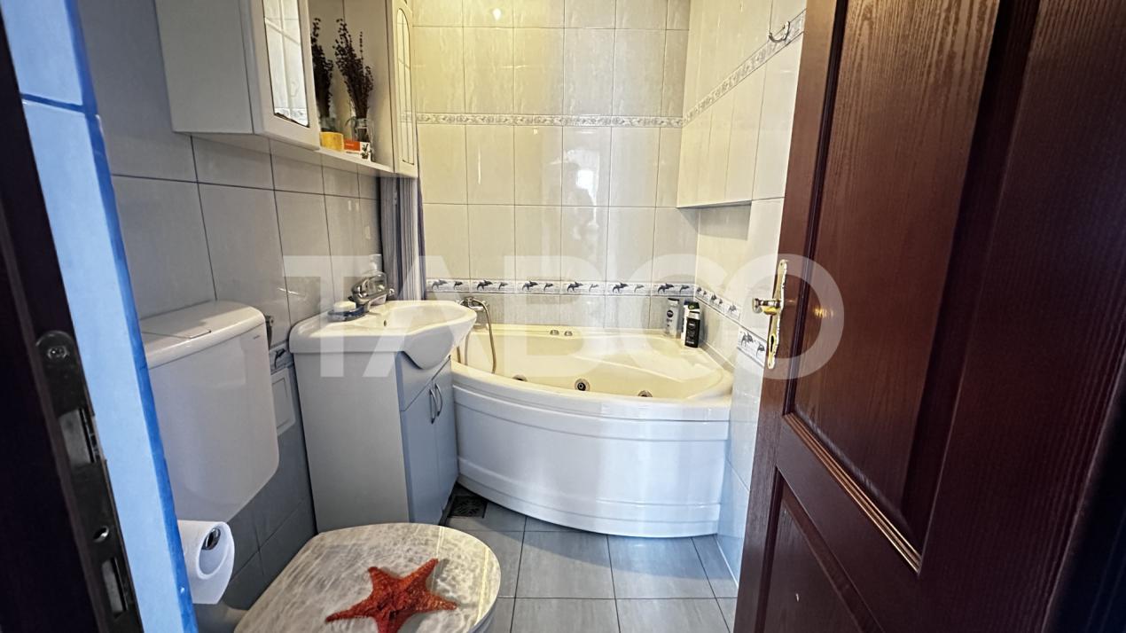 Apartament decomandat de vanzare 3 camere 50 mpu cu balcon Cisnadie