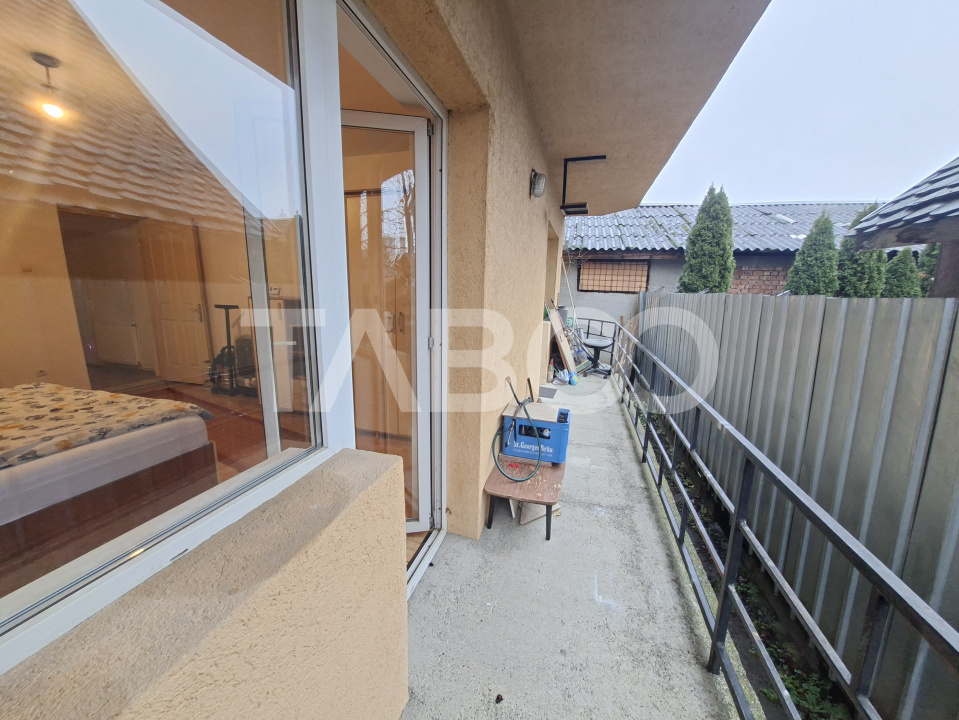 Apartament decomandat de vanzare 3 camere balcon parcare si curte