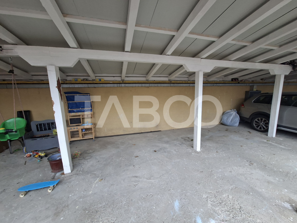 Apartament decomandat de vanzare 3 camere balcon parcare si curte